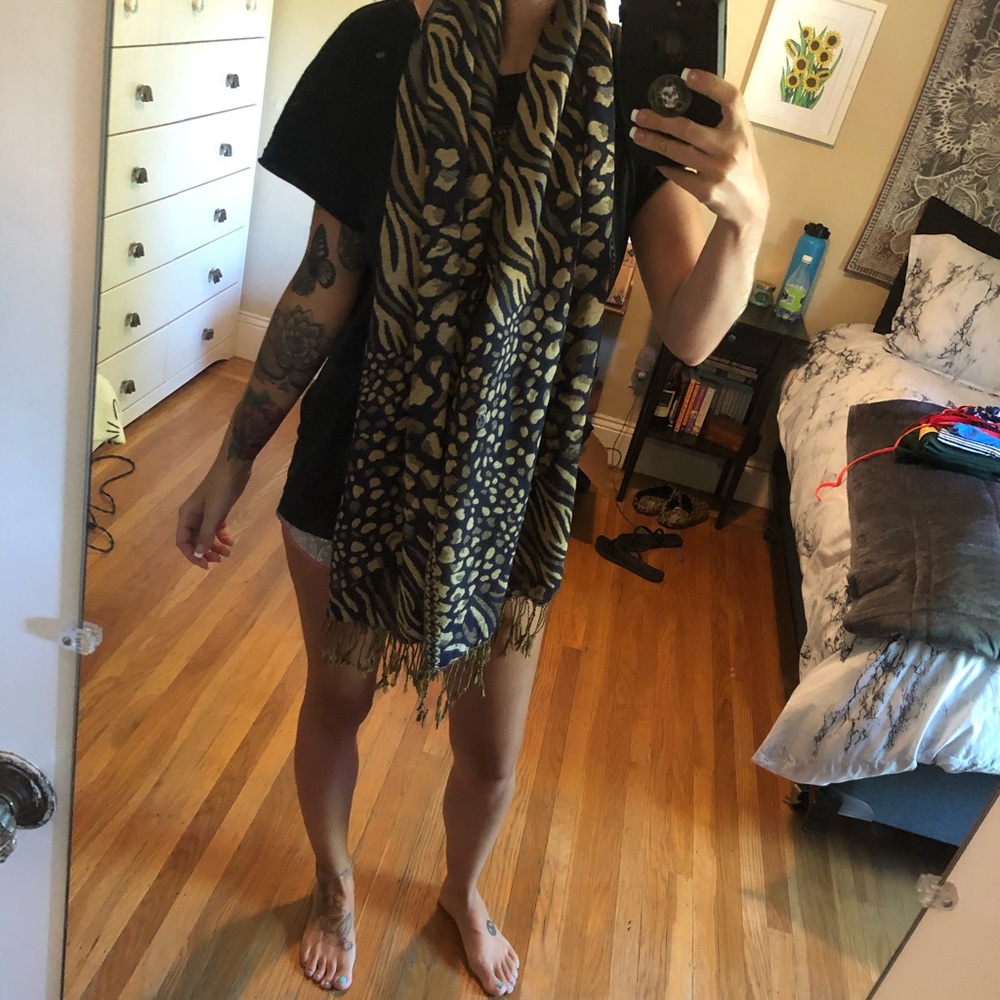 Scarf - Picture 2 of 2